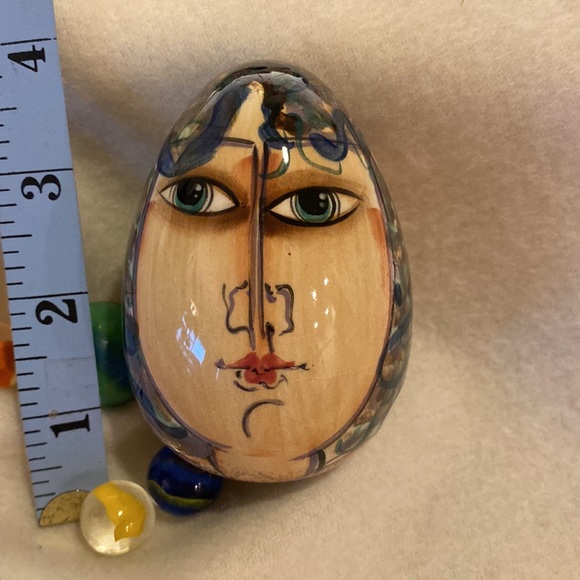 Ceramic Hand Painted, Egg Shaped, Two Faced Blue Eyed Beauty Signed by artist😎 - Picture 3 of 5
